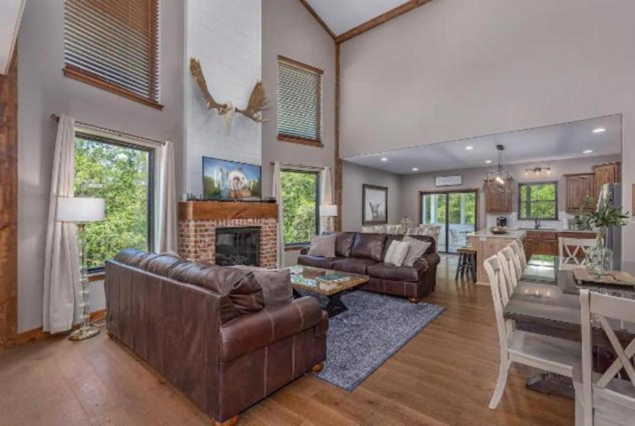 Villa Premier Retreat With Hot Tub, Theater & Pool Table Hollister Esterno foto