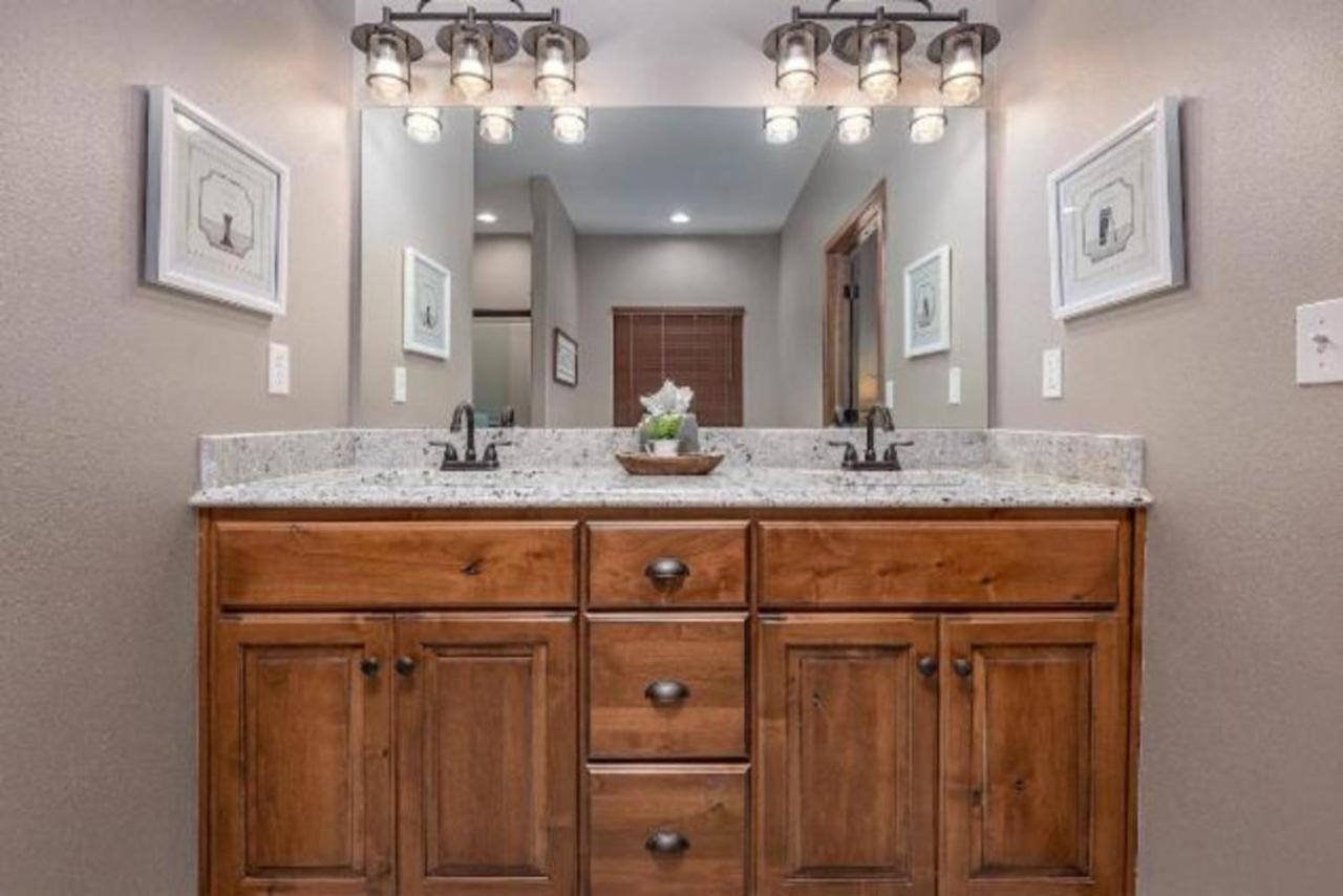 Villa Premier Retreat With Hot Tub, Theater & Pool Table Hollister Esterno foto