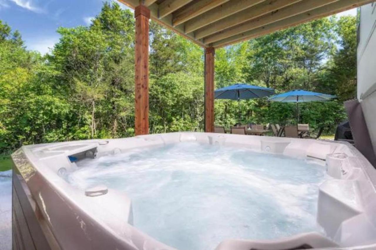 Villa Premier Retreat With Hot Tub, Theater & Pool Table Hollister Esterno foto